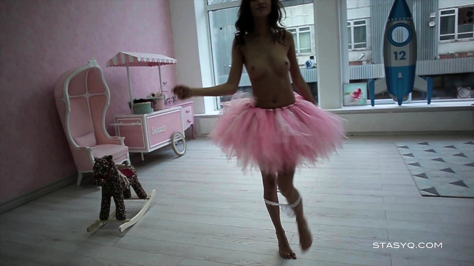 Free Mobile Porn - Sveta Dancing Wearing A Pink Ballerina Tutu Dress -  3362073 - IcePorn.com