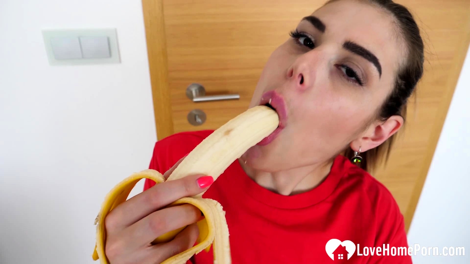 Girl Banana - Free Mobile Porn - Cute Girl Eats A Banana And Fingers Herself - 5915483 -  IcePorn.com